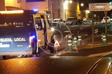 Un motorista sufre lesiones en una colisión con un coche en Lomo Cementerio (Foto TA)